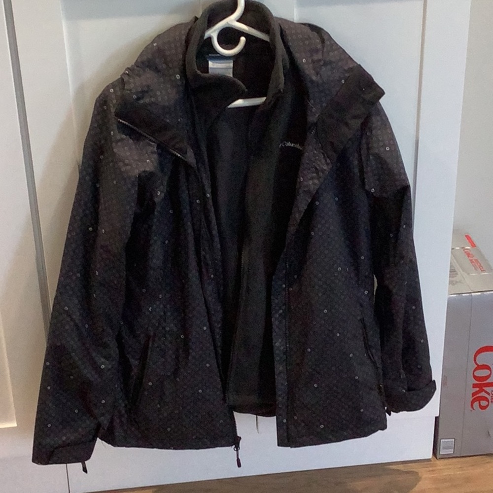 Columbia 3 in 1 Waterproof Thermal Liner hooded jacket.  AMAZING! Size L